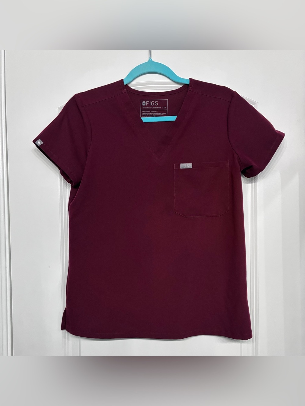 โค๏ธ FIGS Technical Collection โ Burgundy/Maroon Scrub Top | XS